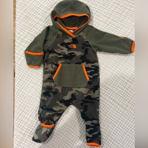 The Northface baby winter suit 3-6m